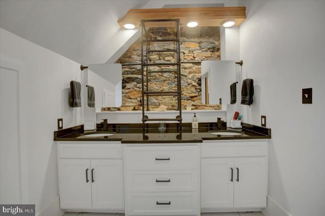 307 W KING ST, Shippensburg, PA 17257