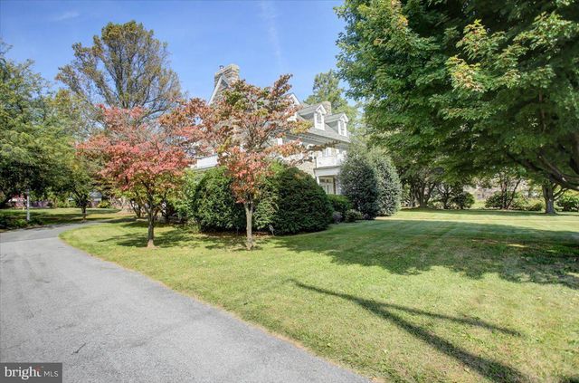 307 W KING ST, Shippensburg, PA 17257