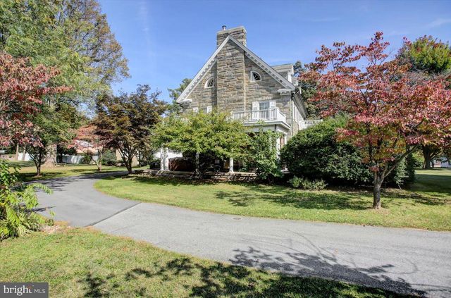 307 W KING ST, Shippensburg, PA 17257