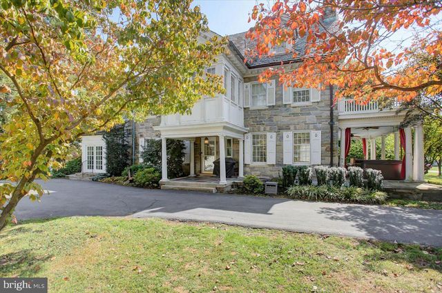 307 W KING ST, Shippensburg, PA 17257