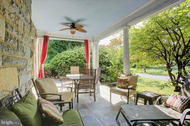307 W KING ST, Shippensburg, PA 17257