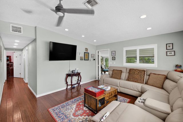 300 SW 25th Ave, Fort Lauderdale, FL 33312