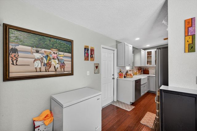 300 SW 25th Ave, Fort Lauderdale, FL 33312