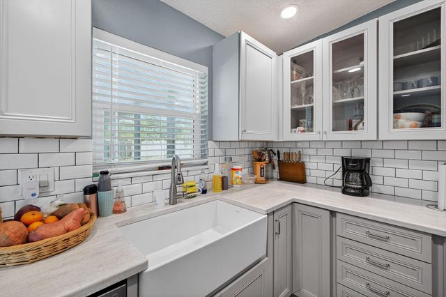 300 SW 25th Ave, Fort Lauderdale, FL 33312