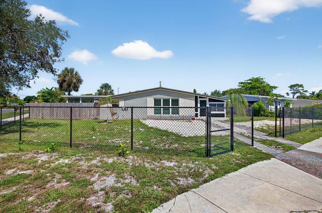 300 SW 25th Ave, Fort Lauderdale, FL 33312