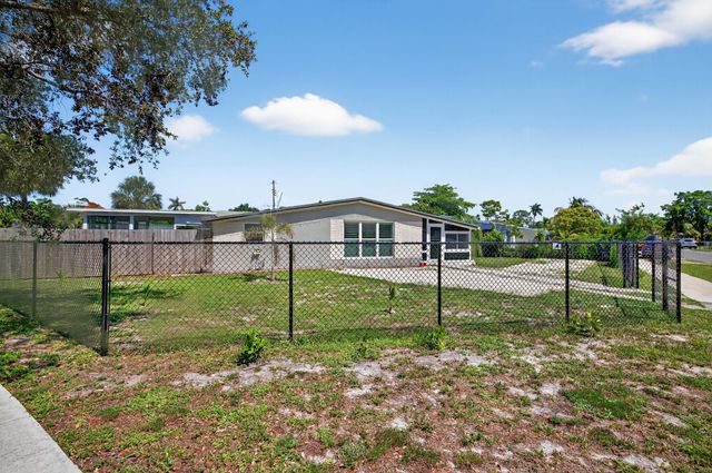 300 SW 25th Ave, Fort Lauderdale, FL 33312