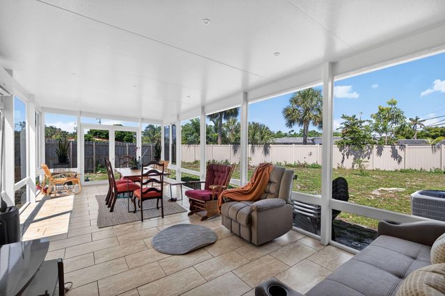 300 SW 25th Ave, Fort Lauderdale, FL 33312