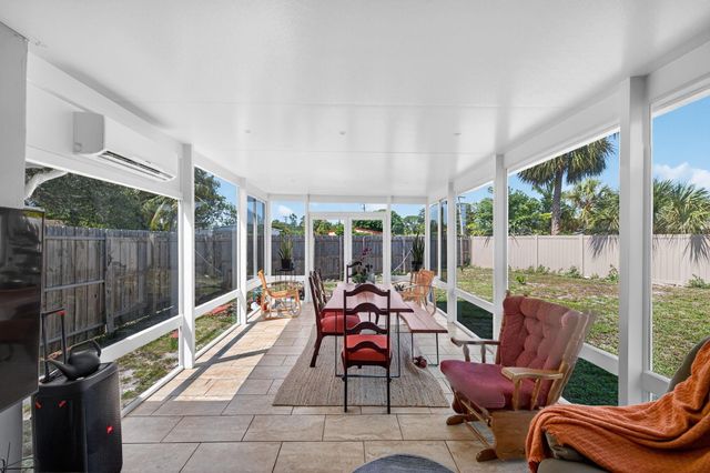 300 SW 25th Ave, Fort Lauderdale, FL 33312