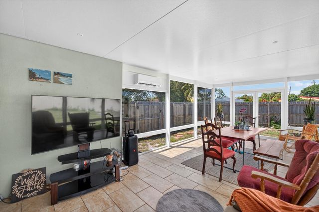 300 SW 25th Ave, Fort Lauderdale, FL 33312