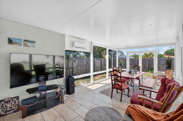 300 SW 25th Ave, Fort Lauderdale, FL 33312