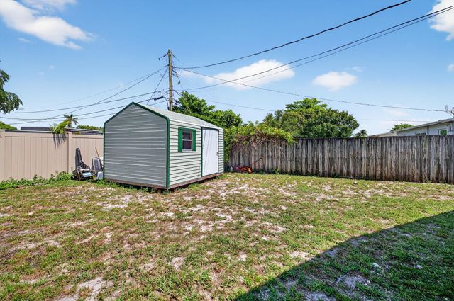 300 SW 25th Ave, Fort Lauderdale, FL 33312