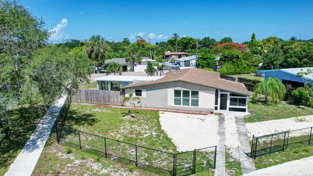 300 SW 25th Ave, Fort Lauderdale, FL 33312