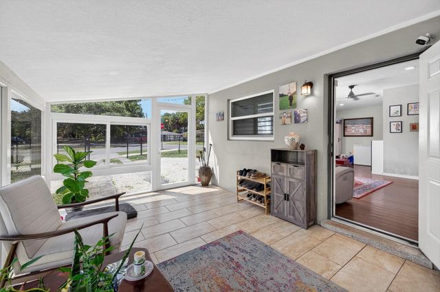 300 SW 25th Ave, Fort Lauderdale, FL 33312