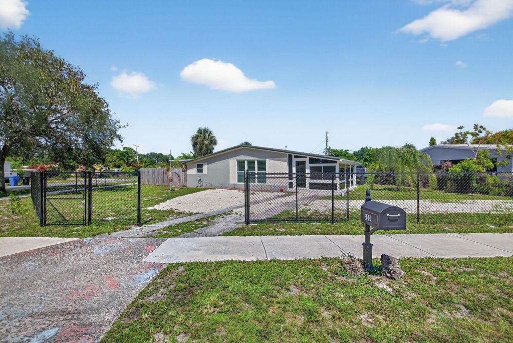 300 SW 25th Ave, Fort Lauderdale, FL 33312