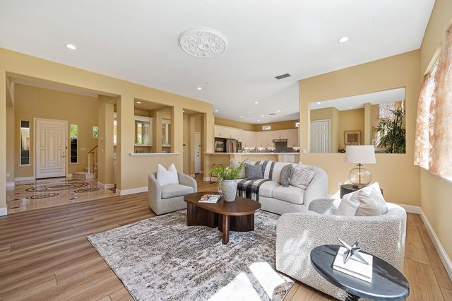 1828 Swinton Dr, Folsom, CA 95630