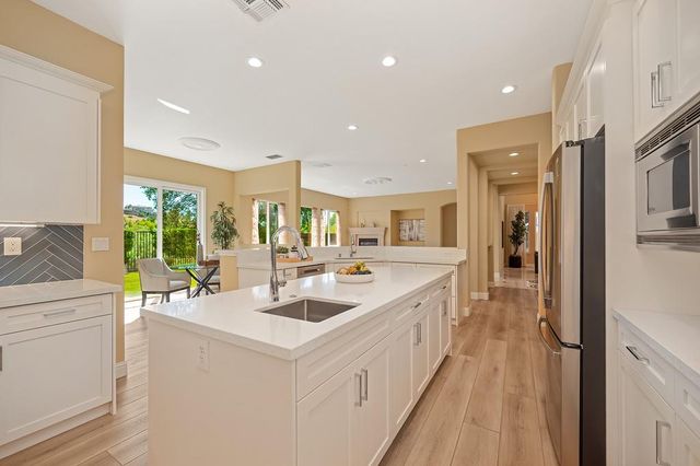 1828 Swinton Dr, Folsom, CA 95630