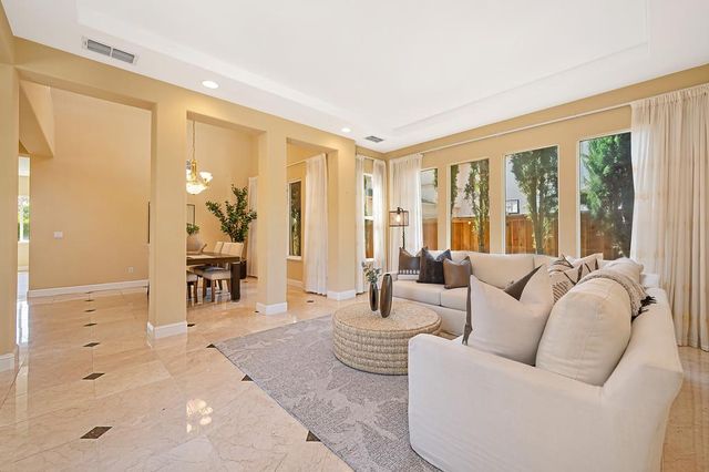 1828 Swinton Dr, Folsom, CA 95630