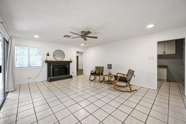 5833 W JOHN CABOT Road, Glendale, AZ 85308