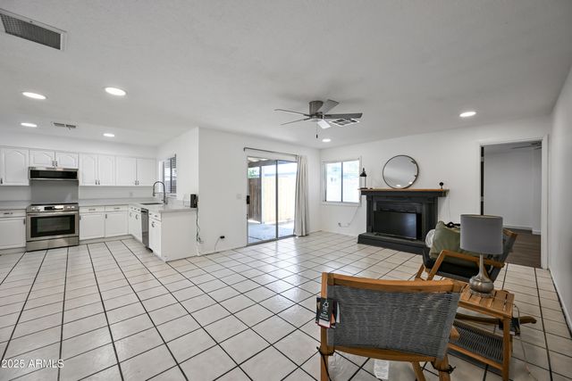 5833 W JOHN CABOT Road, Glendale, AZ 85308