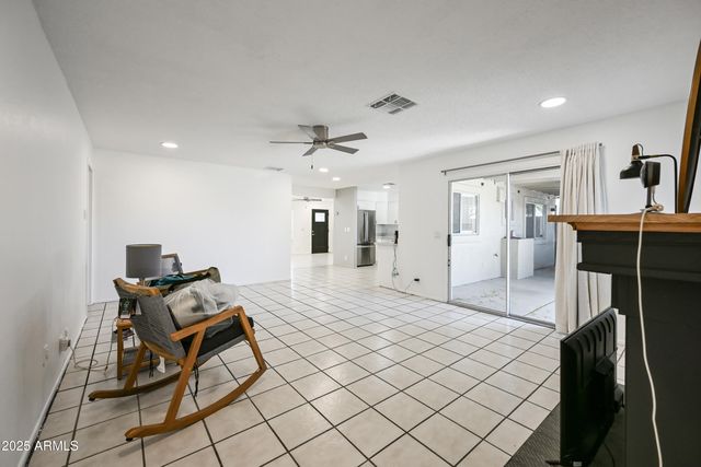 5833 W JOHN CABOT Road, Glendale, AZ 85308