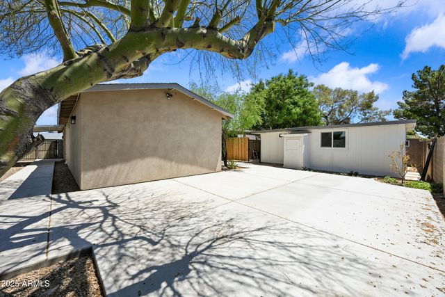 5833 W JOHN CABOT Road, Glendale, AZ 85308