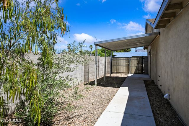 5833 W JOHN CABOT Road, Glendale, AZ 85308