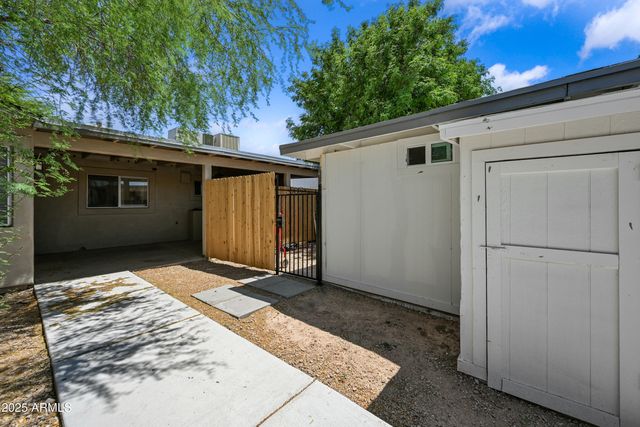 5833 W JOHN CABOT Road, Glendale, AZ 85308