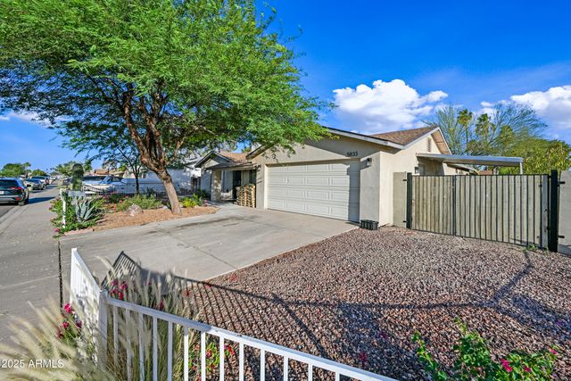 5833 W JOHN CABOT Road, Glendale, AZ 85308