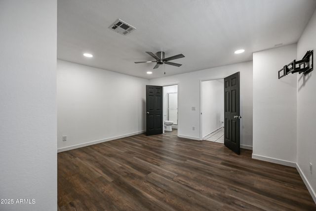 5833 W JOHN CABOT Road, Glendale, AZ 85308