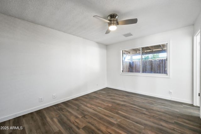 5833 W JOHN CABOT Road, Glendale, AZ 85308