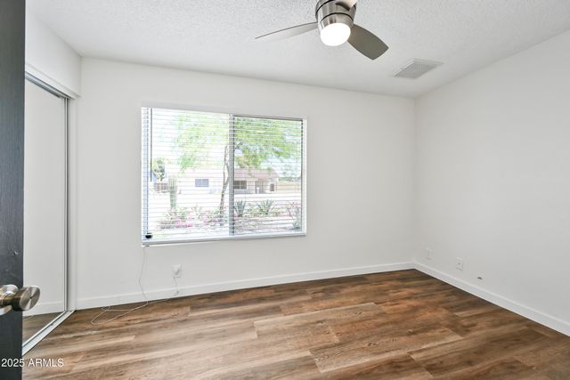 5833 W JOHN CABOT Road, Glendale, AZ 85308