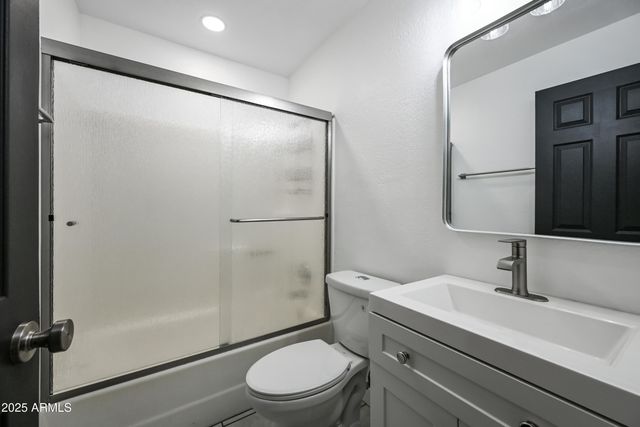 5833 W JOHN CABOT Road, Glendale, AZ 85308