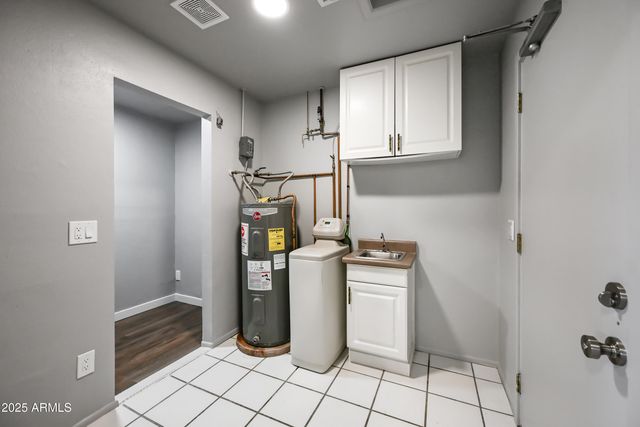 5833 W JOHN CABOT Road, Glendale, AZ 85308
