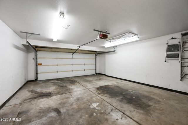 5833 W JOHN CABOT Road, Glendale, AZ 85308