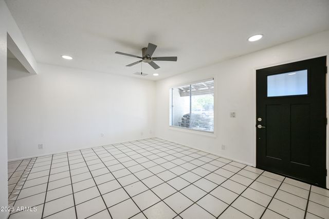 5833 W JOHN CABOT Road, Glendale, AZ 85308