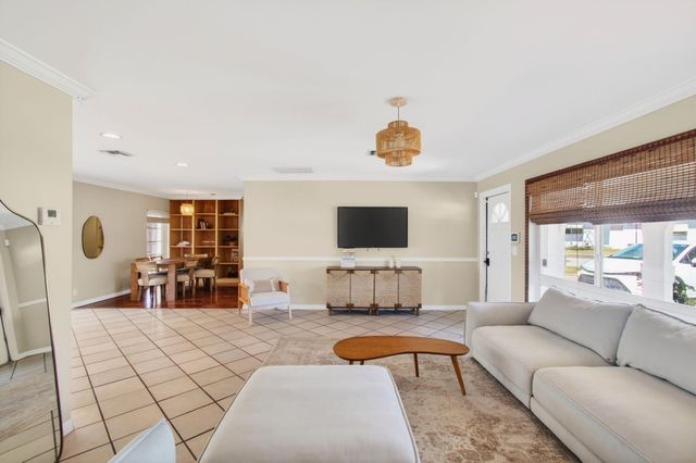 301 SE 8th Avenue, Deerfield Beach, FL 33441