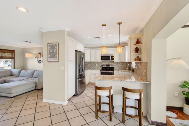 301 SE 8th Avenue, Deerfield Beach, FL 33441