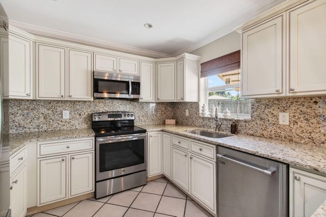 301 SE 8th Avenue, Deerfield Beach, FL 33441