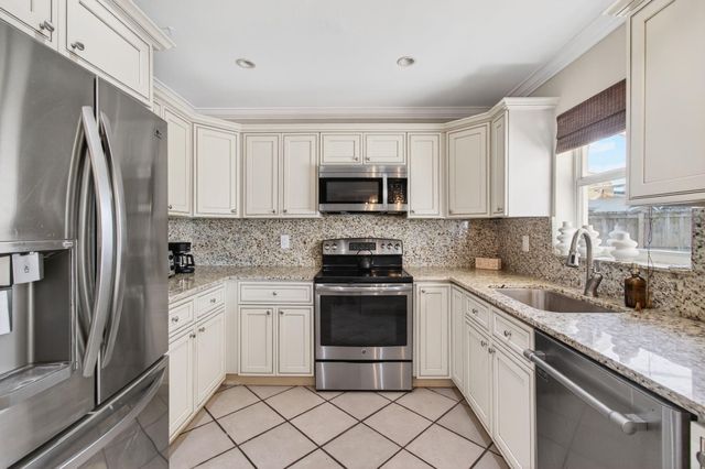 301 SE 8th Avenue, Deerfield Beach, FL 33441