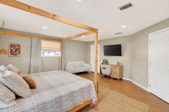 301 SE 8th Avenue, Deerfield Beach, FL 33441