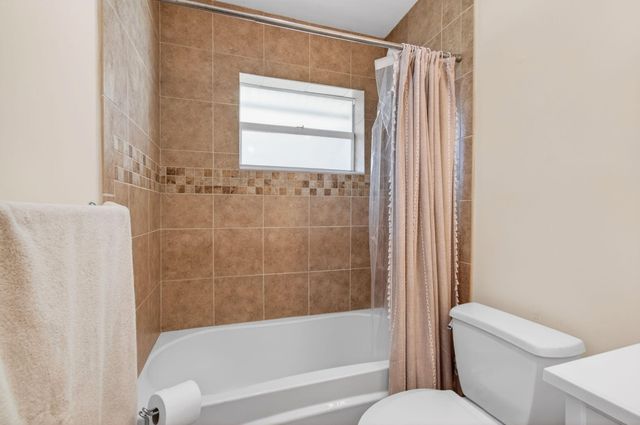 301 SE 8th Avenue, Deerfield Beach, FL 33441