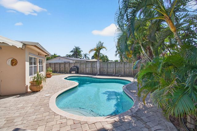 301 SE 8th Avenue, Deerfield Beach, FL 33441