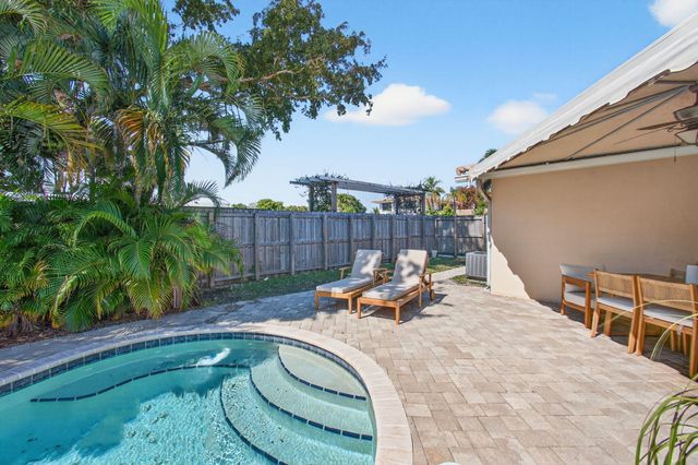 301 SE 8th Avenue, Deerfield Beach, FL 33441