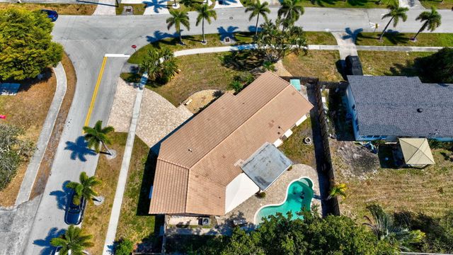 301 SE 8th Avenue, Deerfield Beach, FL 33441