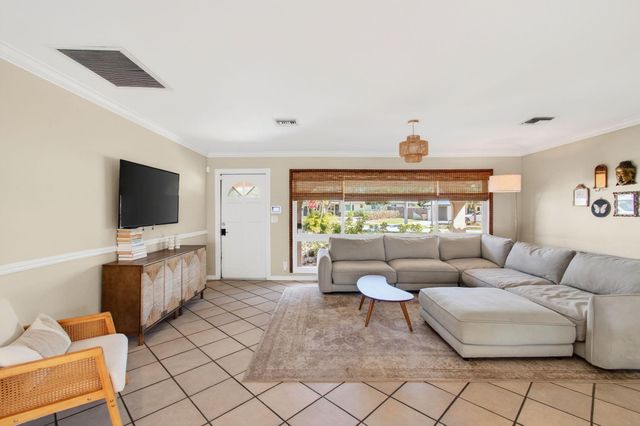 301 SE 8th Avenue, Deerfield Beach, FL 33441