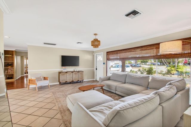 301 SE 8th Avenue, Deerfield Beach, FL 33441