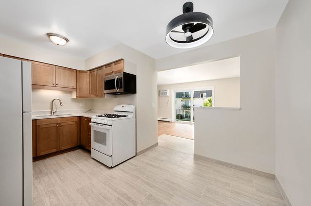 1303 N Baldwin Court 2D, Palatine, IL 60074