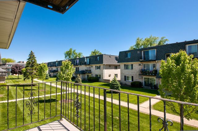 1303 N Baldwin Court 2D, Palatine, IL 60074