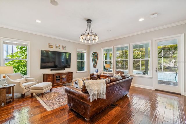 2907 W HAWTHORNE ROAD, Tampa, FL 33611