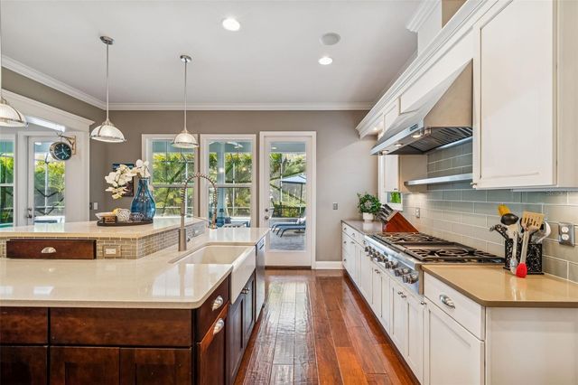 2907 W HAWTHORNE ROAD, Tampa, FL 33611